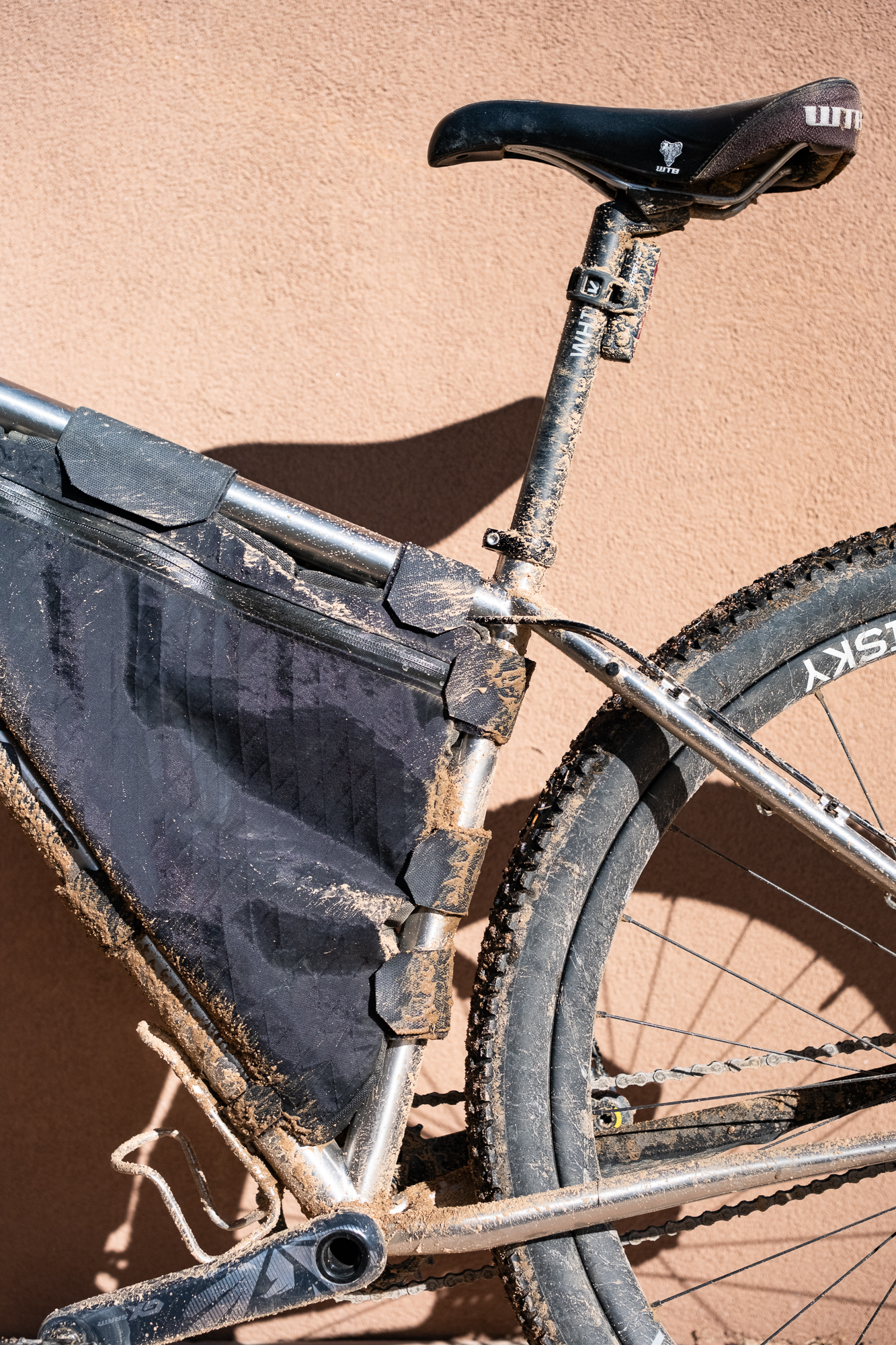 So, I made an order of Kion Aminos. Mango. Because who doesn't love tropical fruit? A week ago I began a two-bottle amino routine.